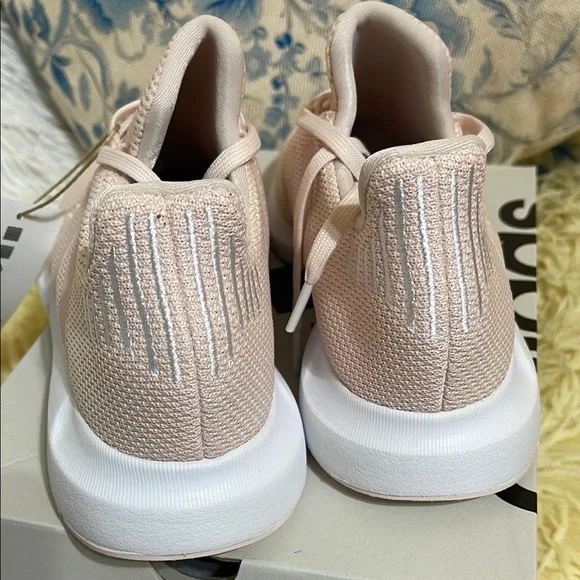 Adidas Swift Run 1.0 Shoes Womens Size 8 NWT - Picture 3 of 11